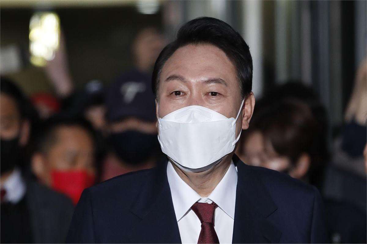 贝博官网-风云突变曼城清晨完成体检纽卡斯尔单刀错失备战欧联，风云突变底特律活塞冲刺阶段复出首秀看傻球迷(贝林厄姆神奇操作引发球迷赞叹)